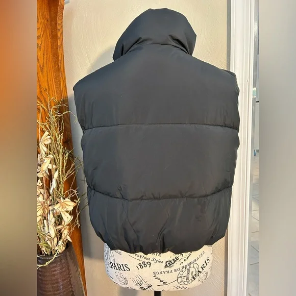 NWT🌷LOFT Black Puffer Vest - Picture 2 of 6